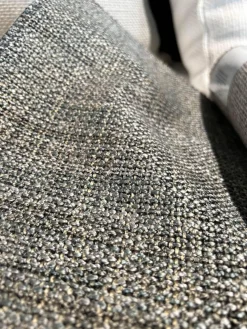 Sofa Jon Edwards Bezug Stoff Taylor BW1771 383 Grau Sockel Schwarz Matt Lackiert