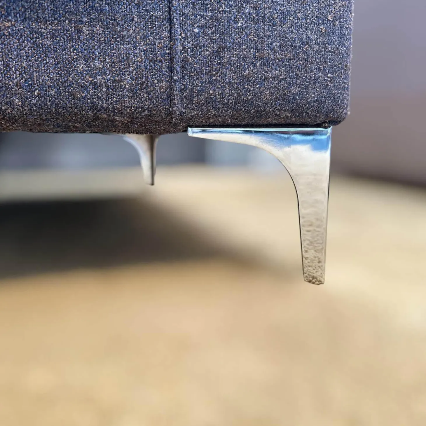 Sofa Jon Edwards Bodenfrei Bezug Stoff Spring Ip1764-454 Grau Füße Metall