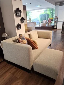 Sofa K SOB 160 202 Stoff 7463 Kieselgrau Grau Stahlkufe Tiefschwarz Mit Hocker Und Kissen