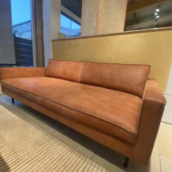 Sofa L Buster XL Leder B Desert Tobacco 17537 Braun Metallfuß Schwarz Pulverbeschichtet