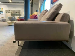 Sofa Let It Be Leder Soul Smokey Braun mit 2 Kissen und Kopfstütze