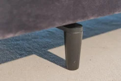 Sofa Long Island Bezug Stoff City Velvet Reloaded CA7832 095 Grau Metallfuß Schwarz Mit Rückenkissen