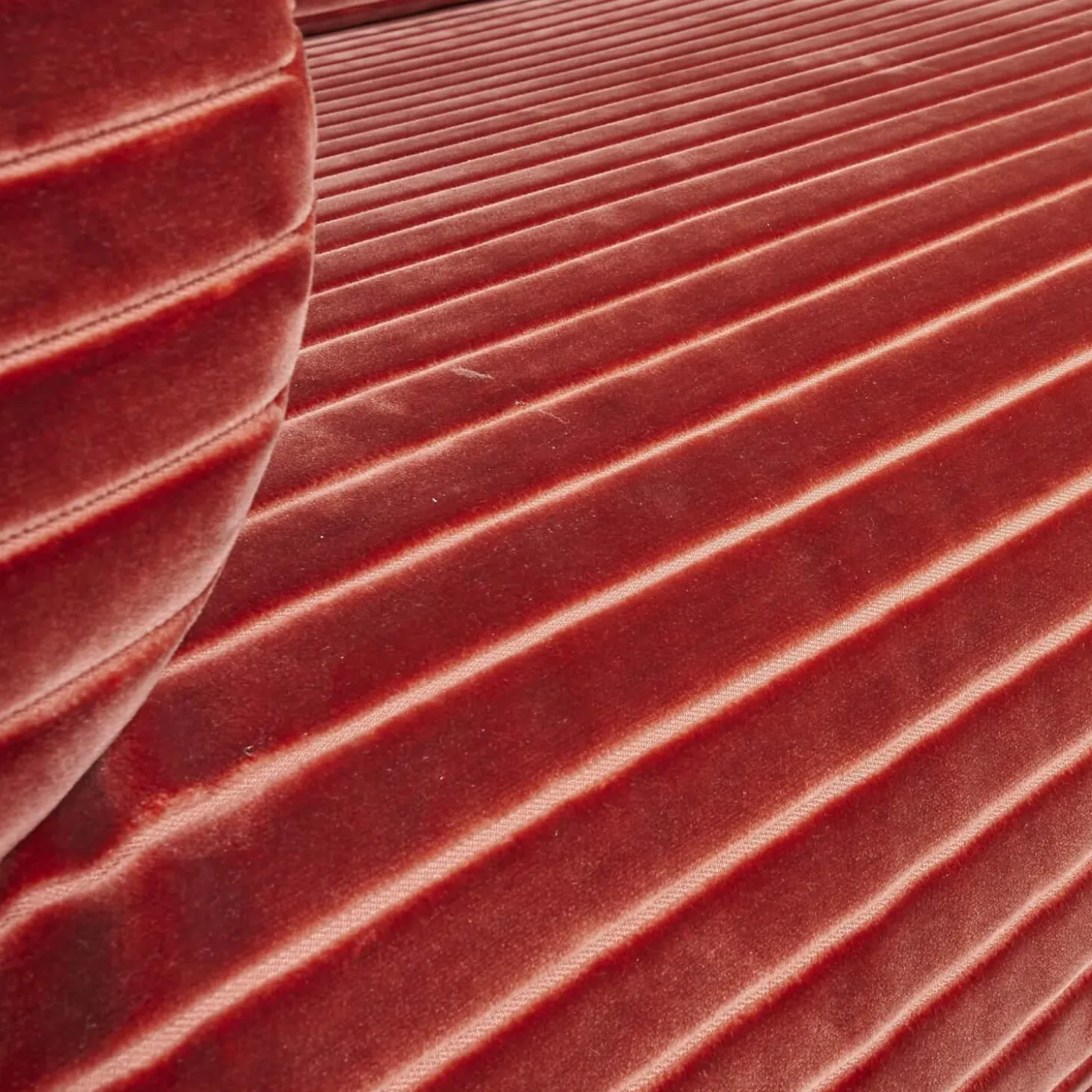 Sofa Loop 2/75 Stoff Glory IP1791-262 Rot Füße Rot