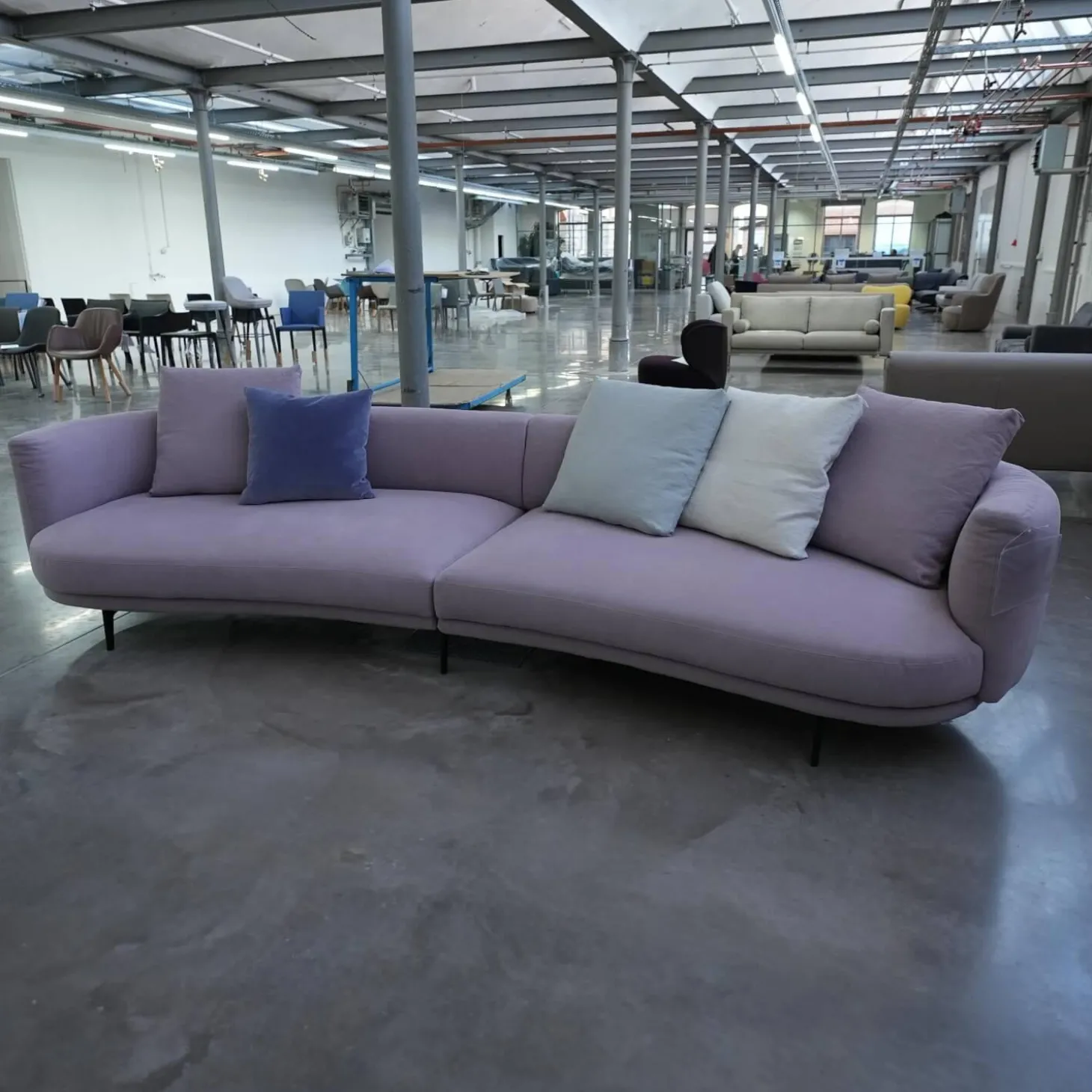 Sofa Maaru 850 Stoff Lino 7899 Magnolia Violett Metallgestell Matt Pulverbeschichtet Schwarz