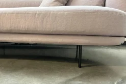 Sofa Maaru 850 Stoff Lino 7899 Magnolia Violett Gestell Schwarz Matt Pulverbeschichtet Inklusive 5 Kissen