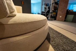 Sofa Maxalto Amoenus Stoft Stoff Lou Bastfarben 2613102 Beige Sockel Graphit mit Teppich