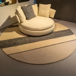 Sofa Maxalto Amoenus Stoft Stoff Lou Bastfarben 2613102 Beige Sockel Graphit mit Teppich