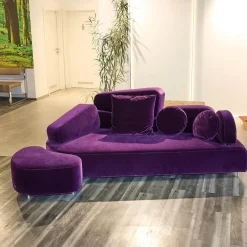 Sofa Mosspink Bezug Stoff 4473 87 Samt Lila Violett Alufuß Rund Ausrichtung Links Inklusive Hocker Und 3 Kissen