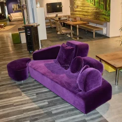 Sofa Mosspink Bezug Stoff 4473 87 Samt Lila Violett Alufuß Rund Ausrichtung Links Inklusive Hocker Und 3 Kissen