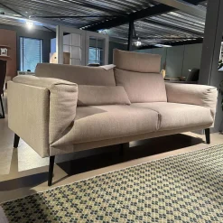 Sofa MR6045E Bezug Stoff Jab 12071 Beige Grau Füße Stahl Lackiert Schwarz Inklusive Einem Lendenkissen Und Einer Kopfstütze