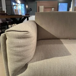 Sofa MR6045E Bezug Stoff Jab 12071 Beige Grau Füße Stahl Lackiert Schwarz Inklusive Einem Lendenkissen Und Einer Kopfstütze