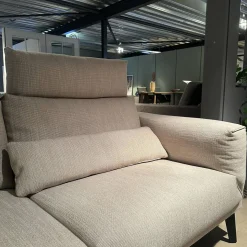 Sofa MR6045E Bezug Stoff Jab 12071 Beige Grau Füße Stahl Lackiert Schwarz Inklusive Einem Lendenkissen Und Einer Kopfstütze