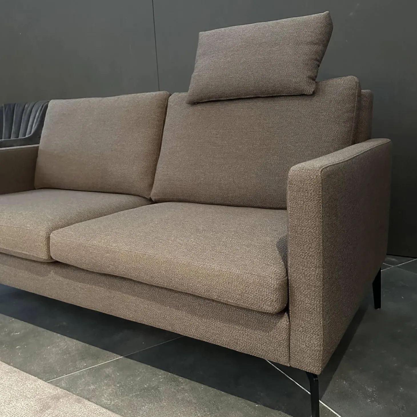 Sofa Nelson Stoff U9999F Braun Graun Metallfüße Schwarz