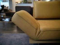 Sofa Phoenix Leder C-Revolution Mustard Plateau Wildeiche mit Drehstop