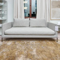 Sofa Pilotis Stoff 9208 Rauchgrau Füße Metall Verchromt Inklusive Rücken Und Wurfkissen