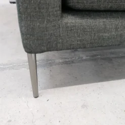 Sofa Pilotis Stoff 8161 Schwarz Braun Füße Schwarz Chrom Inklusive Rückenkissen