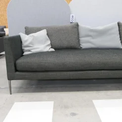 Sofa Pilotis Stoff 8161 Schwarz Braun Füße Schwarz Chrom Inklusive Rückenkissen