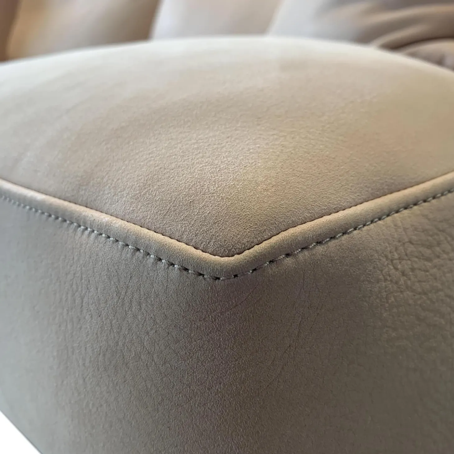 Sofa Polo Lounge Leder 2 Java Sand Füße Braun Gebeizt