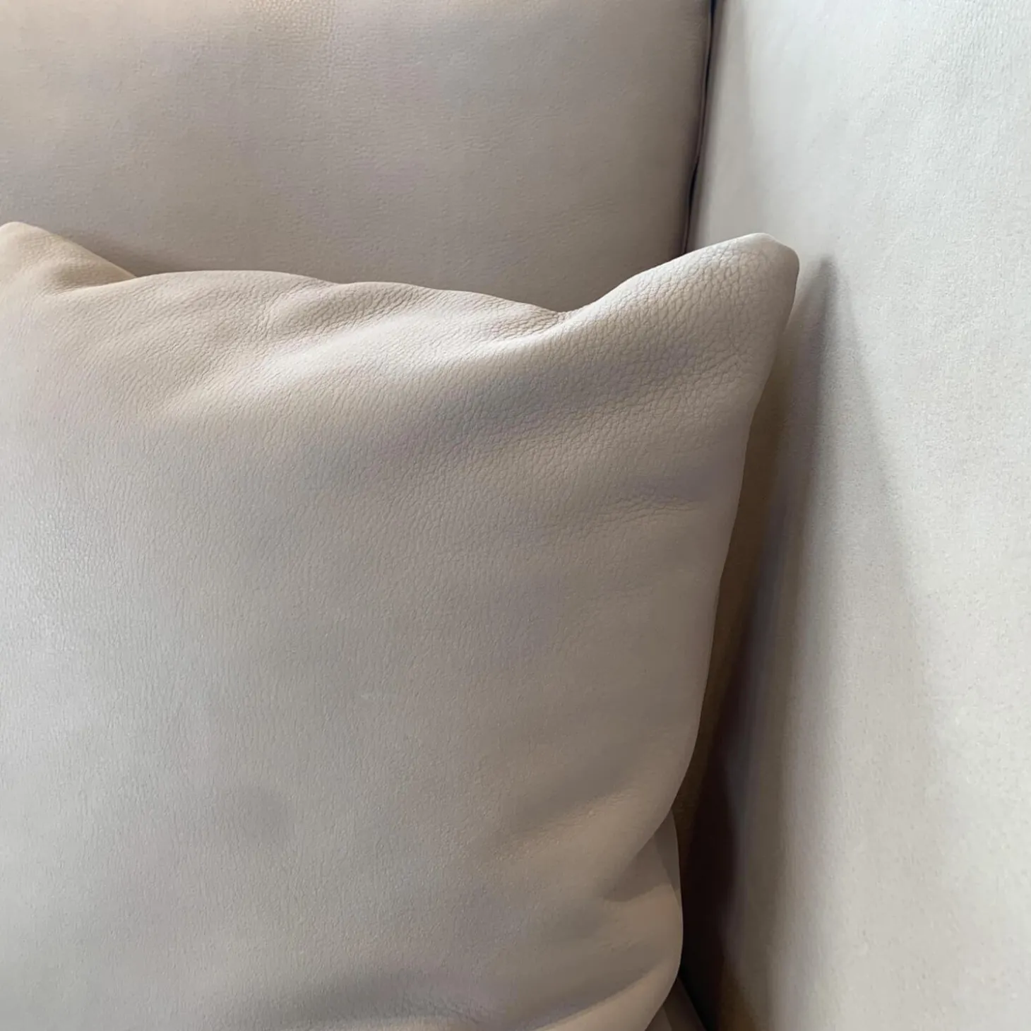 Sofa Polo Lounge Leder 2 Java Sand Füße Braun Gebeizt