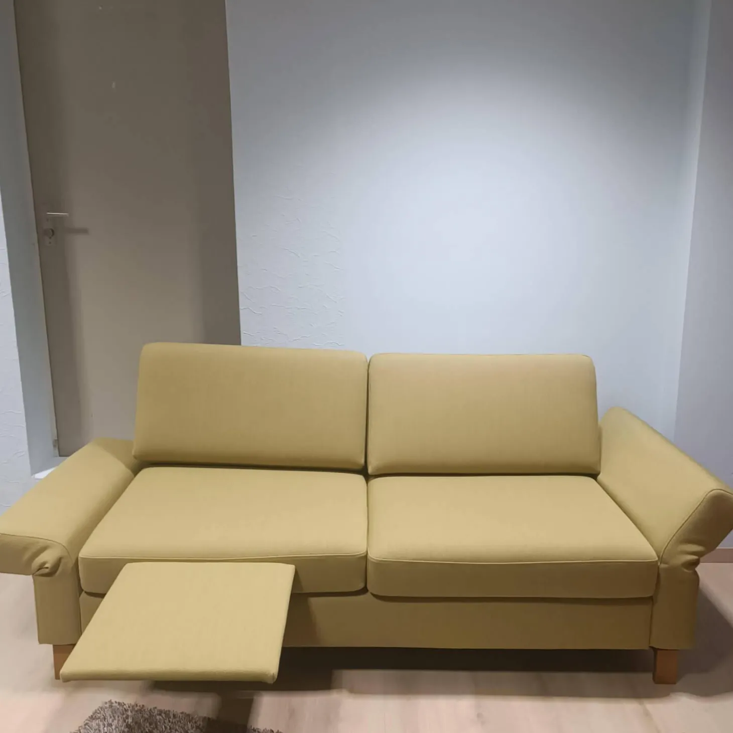 Sofa Sirio Stoff Arco Schurwolle Kiwi Grün Gelb Holzkufen Eiche geölt