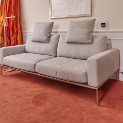 Sofa Spirit Bezug Mara 1763 181 Grau Chromfüße Und Holzsockel In Taupe mit 2 Kissen