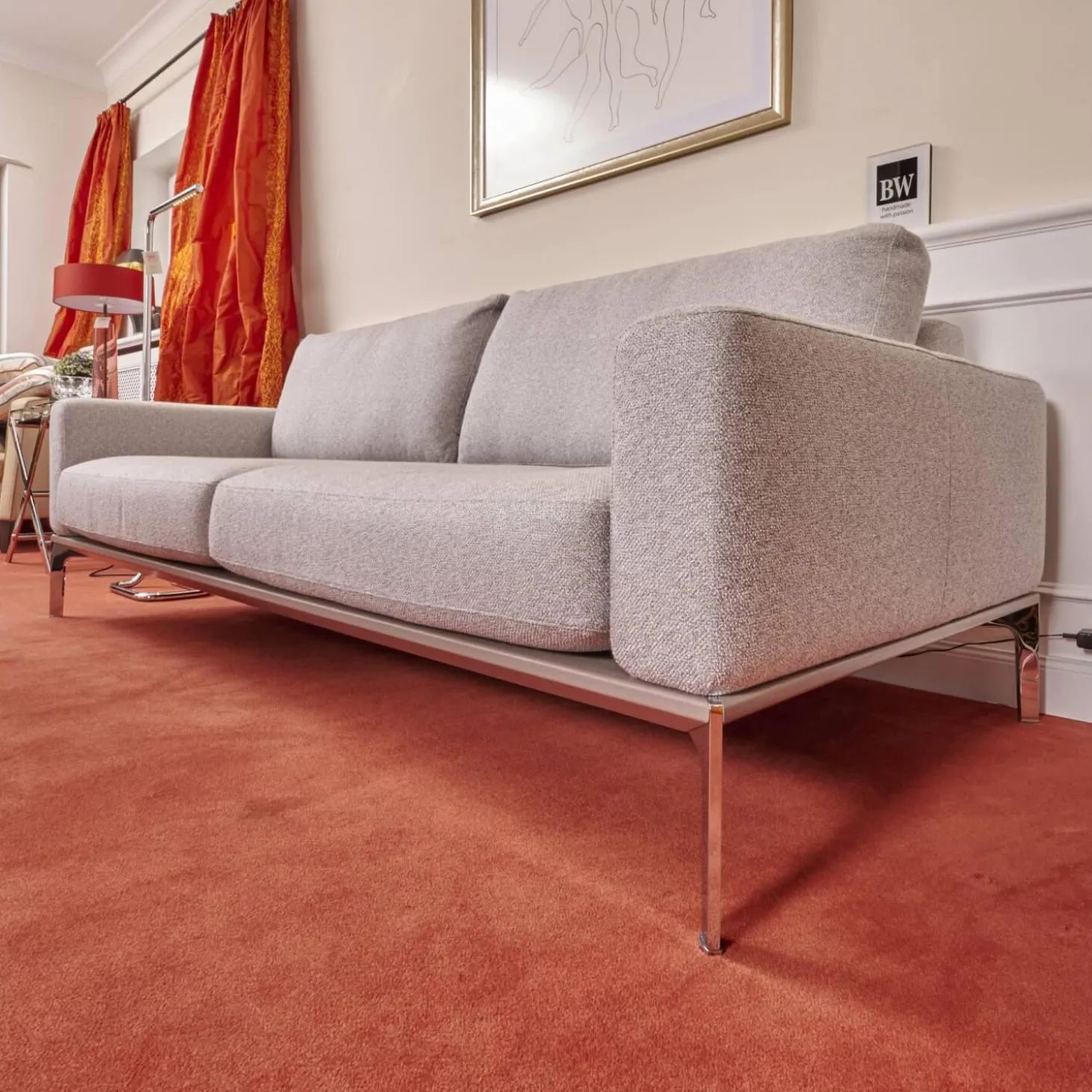 Sofa Spirit Bezug Mara 1763 181 Grau Chromfüße Und Holzsockel In Taupe mit 2 Kissen