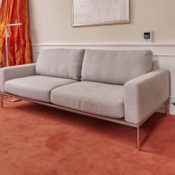 Sofa Spirit Bezug Mara 1763 181 Grau Chromfüße Und Holzsockel In Taupe mit 2 Kissen