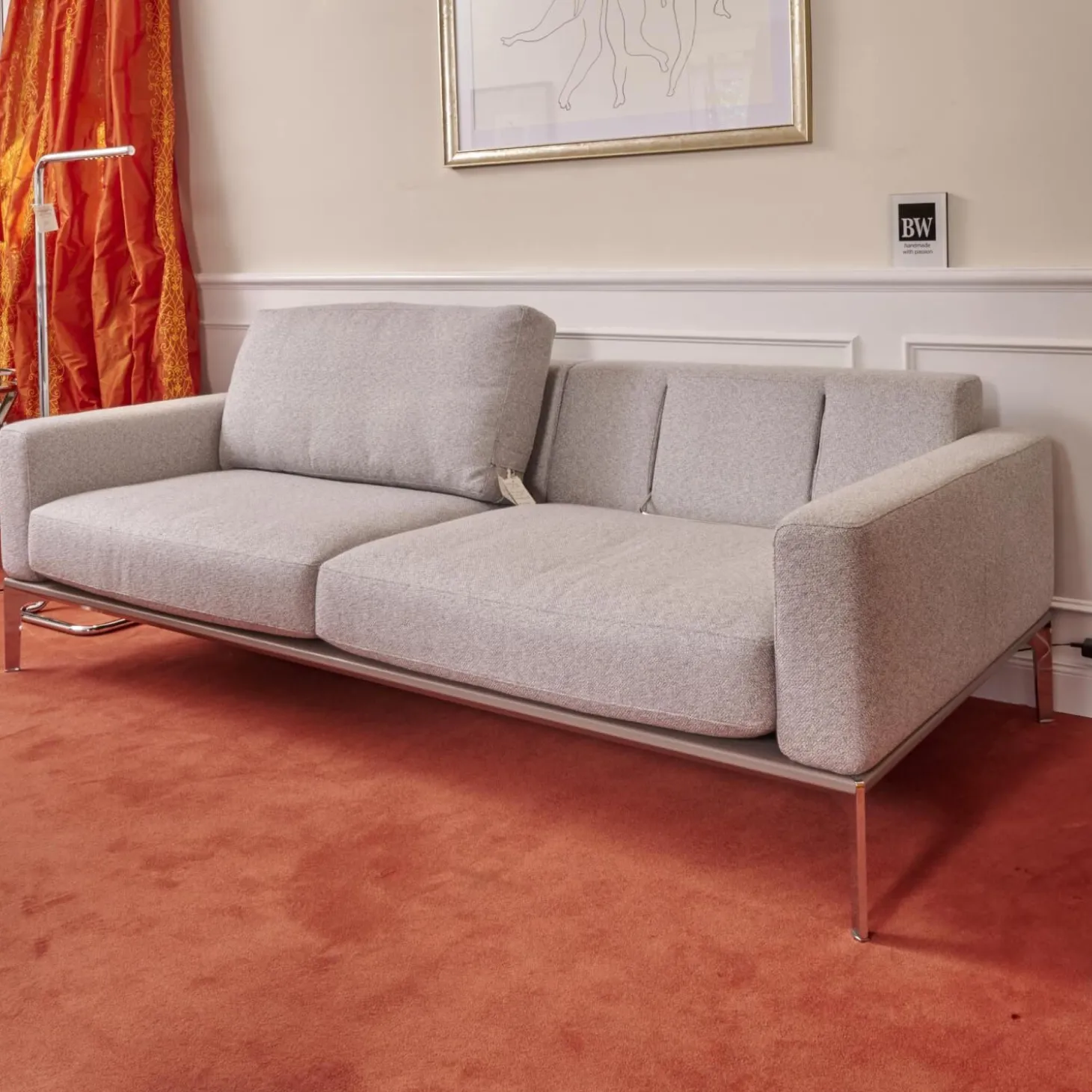 Sofa Spirit Bezug Mara 1763 181 Grau Chromfüße Und Holzsockel In Taupe mit 2 Kissen