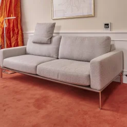 Sofa Spirit Bezug Mara 1763 181 Grau Chromfüße Und Holzsockel In Taupe mit 2 Kissen