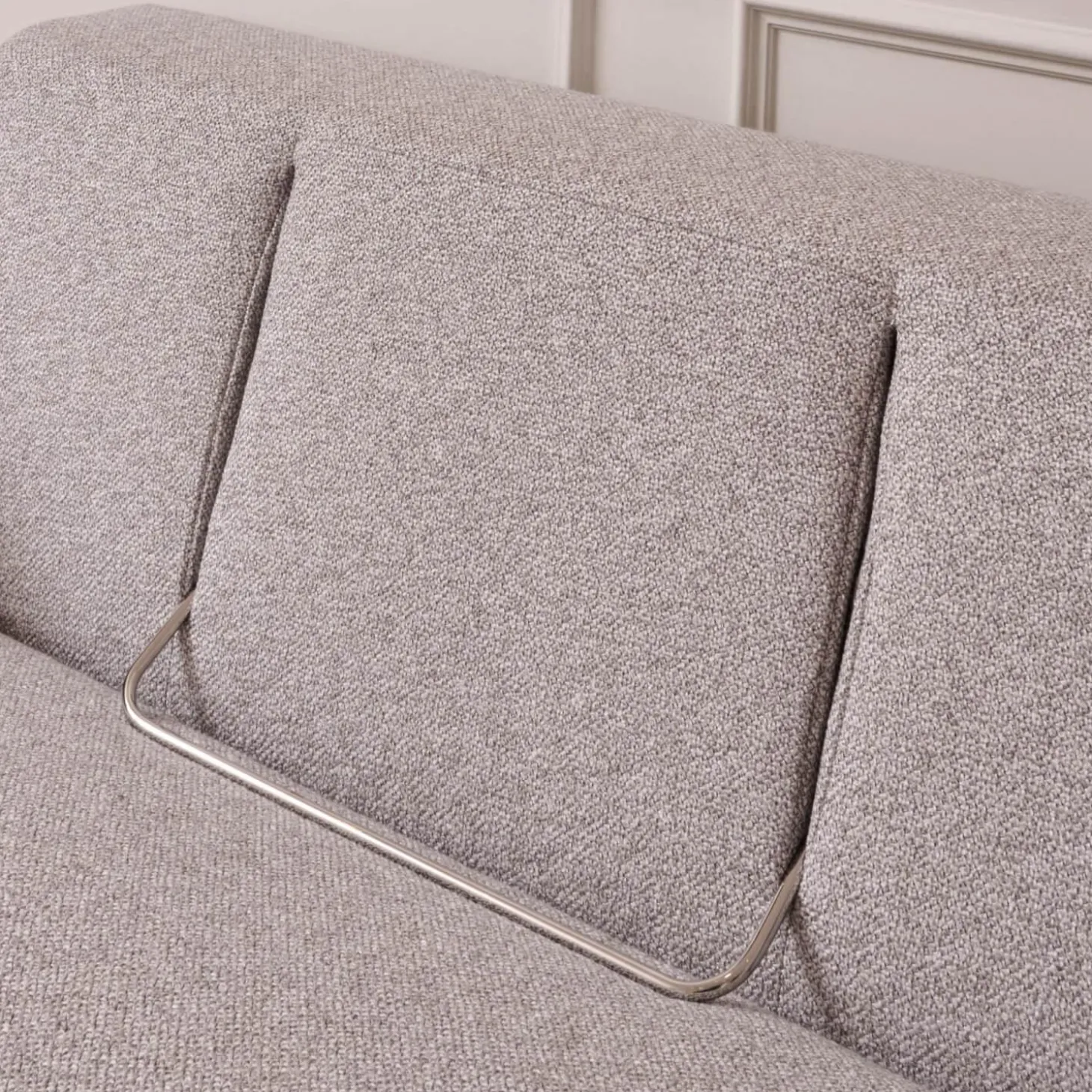 Sofa Spirit Bezug Mara 1763 181 Grau Chromfüße Und Holzsockel In Taupe mit 2 Kissen