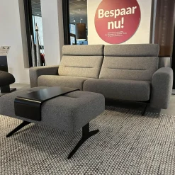 Sofa Stella Bezug Stoff Erica 596 Grey 12 Grau Gestell Metall Schwarz Inklusive Zwei Kopfstützen