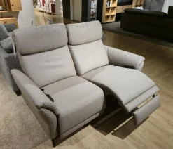 Sofa Sunatra Stoff Caballo Light Grey Grau Metallfuß Schwarz Matt Mit Motorischer Herz Waage Funktion