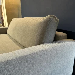 Sofa Up Town Stoff Trend Light Blue Grau Mit Weicher Polsterung Füße Schwarz Lackiert