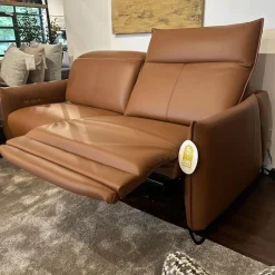 Sofa Vitis Leder Montana Cognac Braun Füße 01BL Black Schwarz Mit Ausklappbarer Fußablage