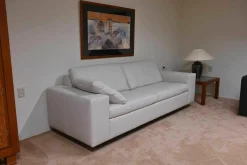 Sofa Wega Large Leder Omega Weiß mit Kissen