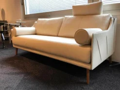 Sofa Zelos Leder L35 Fb. 81 Weiß Füße Holz Braun Geölt
