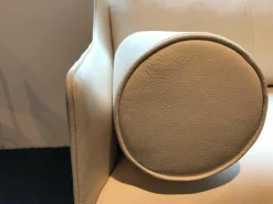 Sofa Zelos Leder L35 Fb. 81 Weiß Füße Holz Braun Geölt