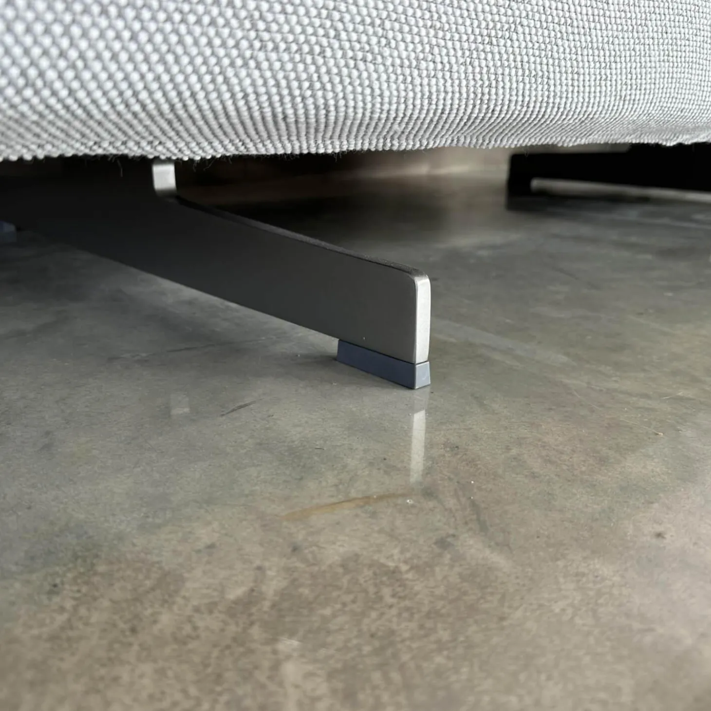 Sofa Zweisitzer Grantorino Stoff Col. Tess Bouce Sabbia Grau Leder Saddle Beige