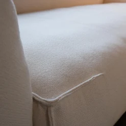 Sofabank 136 Stoff Rohi Credo Snow PG 7800 Weiß Stahlfuß Tiefschwarz RAL 9005