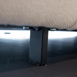 Sofabank 136 Stoff Rohi Credo Snow PG 7800 Weiß Stahlfuß Tiefschwarz RAL 9005