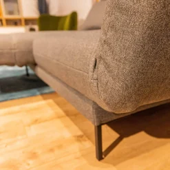 Sofabank Liege 140 Stoff 3041 Zeltgrau Winkelfuß Schwarz Mit Klappbaren Armteilen