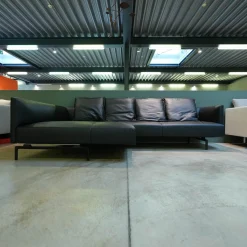 Sofaecke Muud C21 Leder Ascot Black Schwarz Kufen Matt Pulverbeschichtet Schwarz