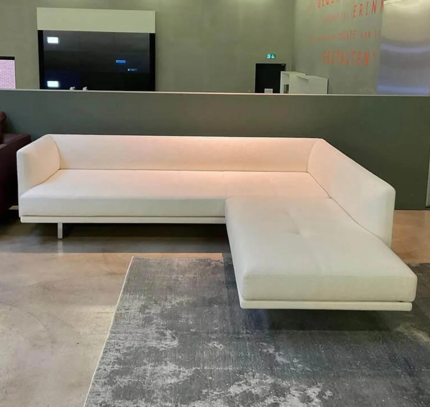 Sofaecke Prime Time Version B Stoff Bora Wool Kufen Aluminium Hochglanz mit Schwenkfunktion