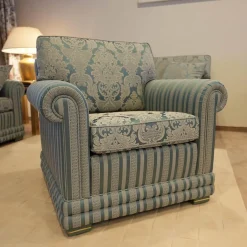 Sofagarnitur Modell Nora Sofa 2 Sitzig unda 2,5 Sitzig und Sessel Nora Stoff Bezug R 2774 R 2776 Bezug Blau Grau Sitz und Rücken Floral Korpus Gestreift Blau Grau
