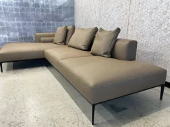 Sofagruppe Jaan Living 783 Leder Safari 1372 Clay Braun Grau Gestell Aluminium Schwarz Hochglanz Beschichtet Mit Kissen