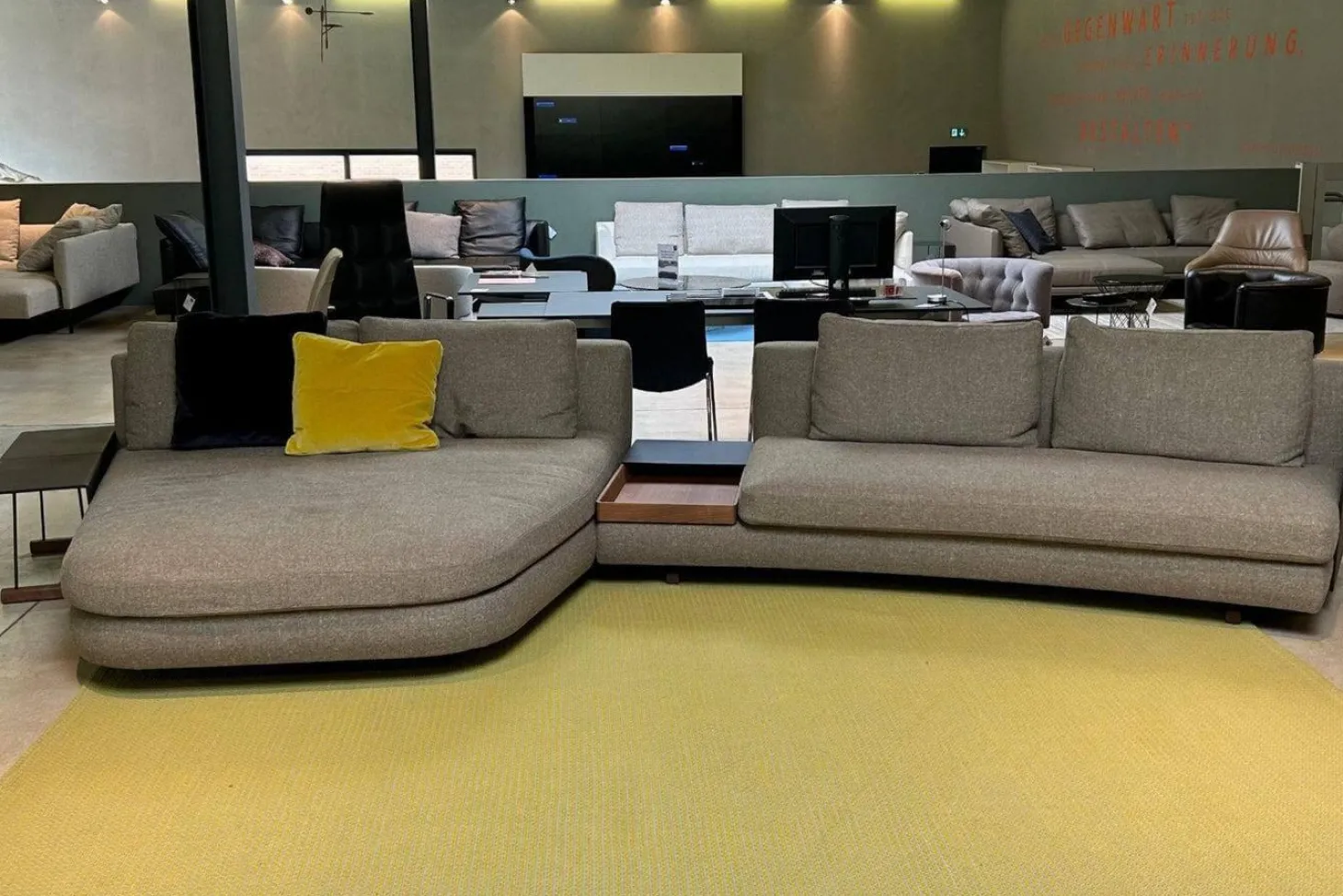 Sofagruppe Tama Living 822 Stoff Puro Mineral Grau Braun Kufen Nussbaum Geölt Inklusive Tischplatte Und Kissen