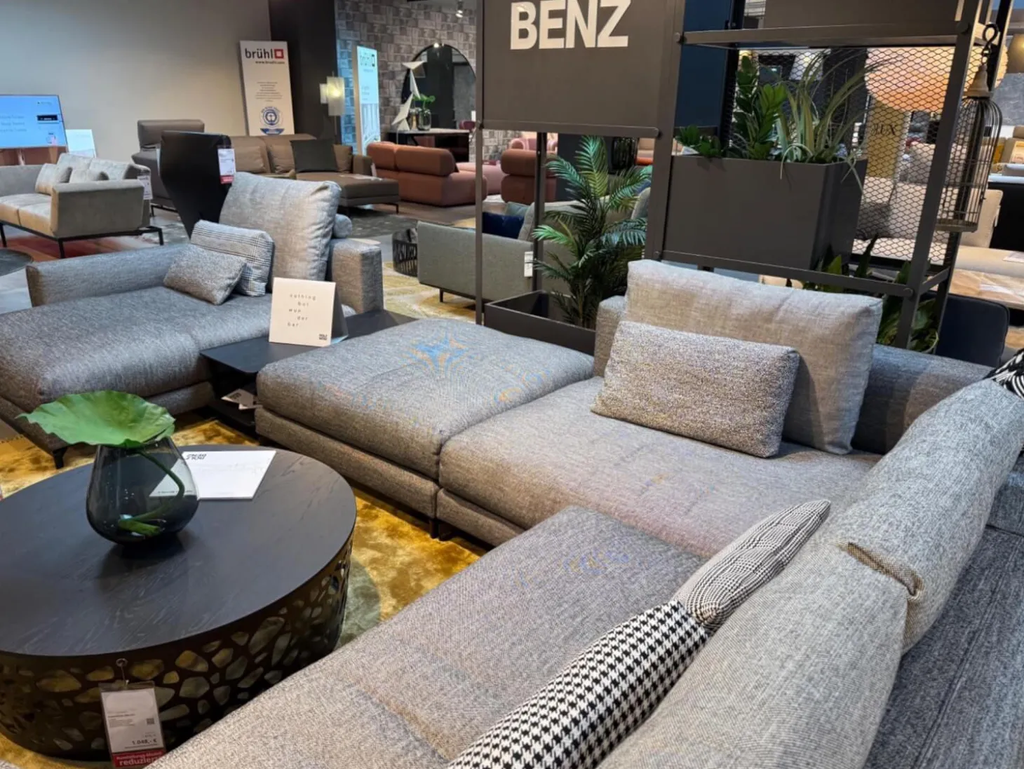 Sofalandschaft Nuvola Stoff 17 100 Schwarz Weiss Aluminiumfuß Verkehrsschwarz Lackiert Inklusive Kissen