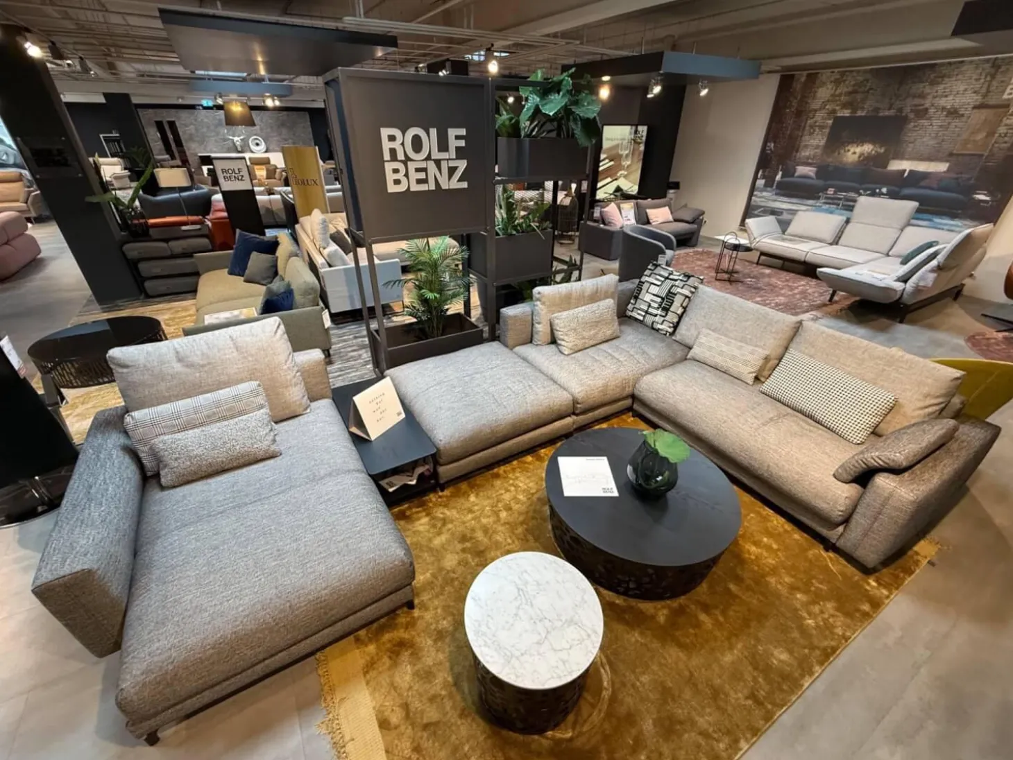 Sofalandschaft Nuvola Stoff 17 100 Schwarz Weiss Aluminiumfuß Verkehrsschwarz Lackiert Inklusive Kissen