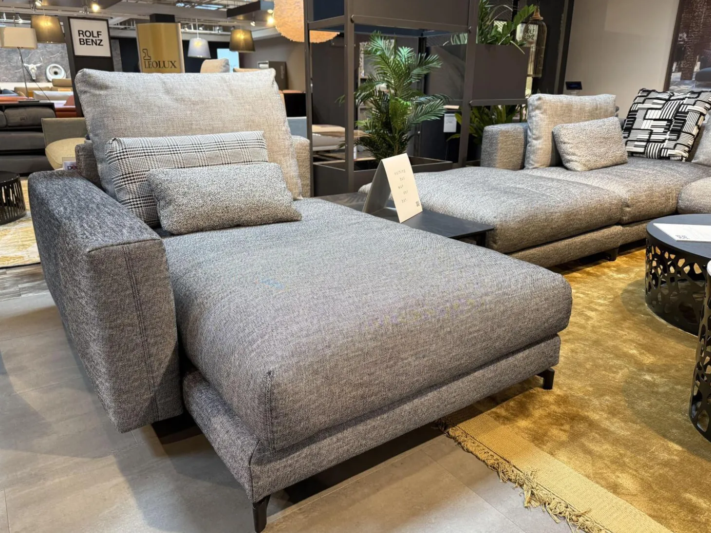 Sofalandschaft Nuvola Stoff 17 100 Schwarz Weiss Aluminiumfuß Verkehrsschwarz Lackiert Inklusive Kissen