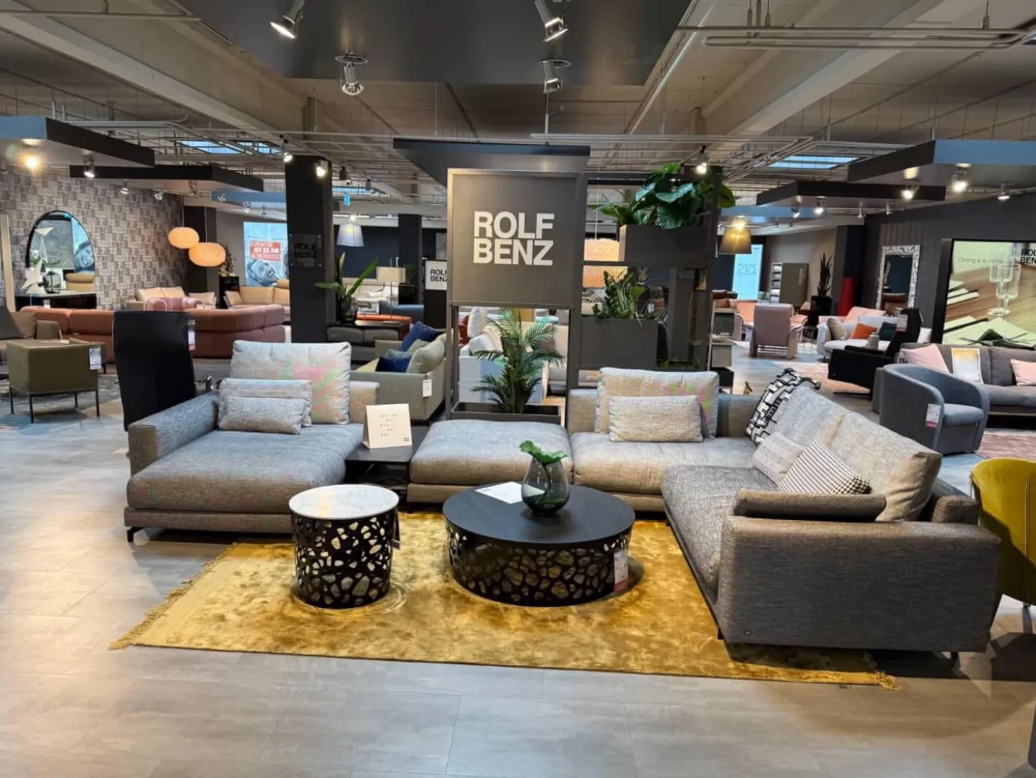 Sofalandschaft Nuvola Stoff 17 100 Schwarz Weiss Aluminiumfuß Verkehrsschwarz Lackiert Inklusive Kissen